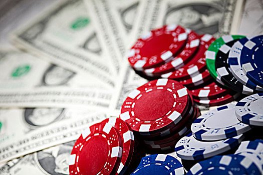 Live dealer blackjack table streamed on a Filipino player's mobile device